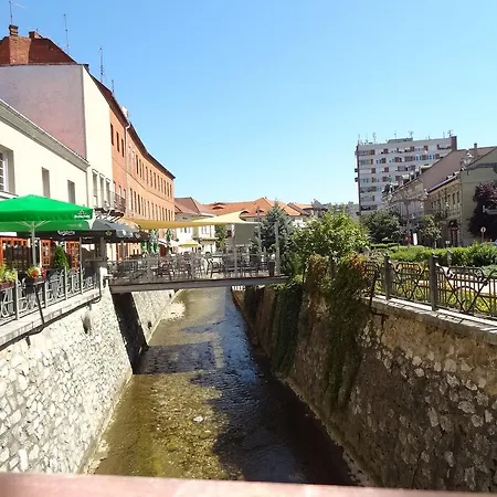 アパート Dia ミシュコルツ