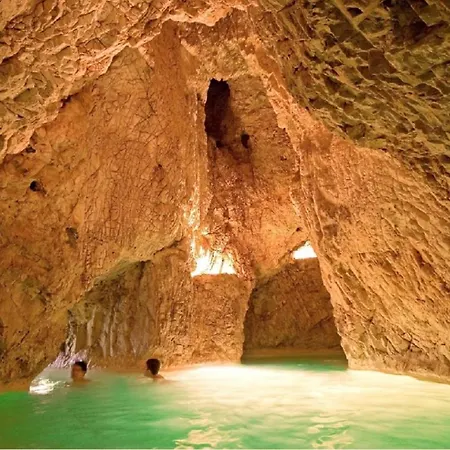 Dia Апартаменты Мишкольц